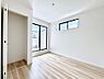 子供部屋：◆1号棟◆～Bed Room～　2面採光を確保した明るい室内は、風通しも良く、大変居心地の良い空間となっております。爽やかな風を感じて起きる朝は、快適生活の始まりに！日当たりがとても良い住まい♪