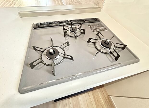 お弁当作りや調理をしながらちょっとした一品を加えたいときなどに便利な3口コンロ※同仕様写真
