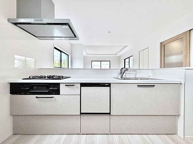 ◆1号棟◆~Kitchen~ キッチンは生活感が出やすいところなので、ワイドタイプでスッキリと見せることができます。ご家族みんなで調理ができるスペースを実現した空間。