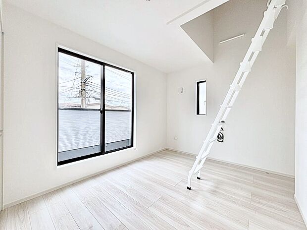 ◆1号棟◆～Bed Room～　子供部屋はお子様にとって大変重な役割があります。子供一人で過ごす空間を与えることで、宿題や勉強時間も自然と増えまた自ら部屋の片付けや掃除なども促すことに繋がります。