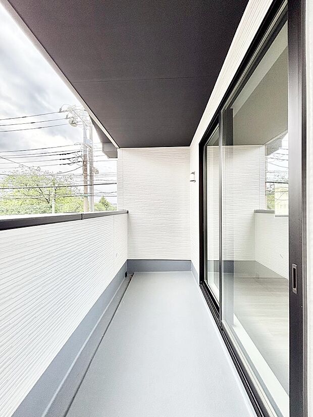 ◆1号棟◆~Balcony~ インナーバルコニーは洗濯物を干すスペースとして急な雨で洗濯物が濡れてしまうのを防いでくれます◎チェアでくつろいだり、夏には周りを気にせずビニールプールが楽しめますね♪