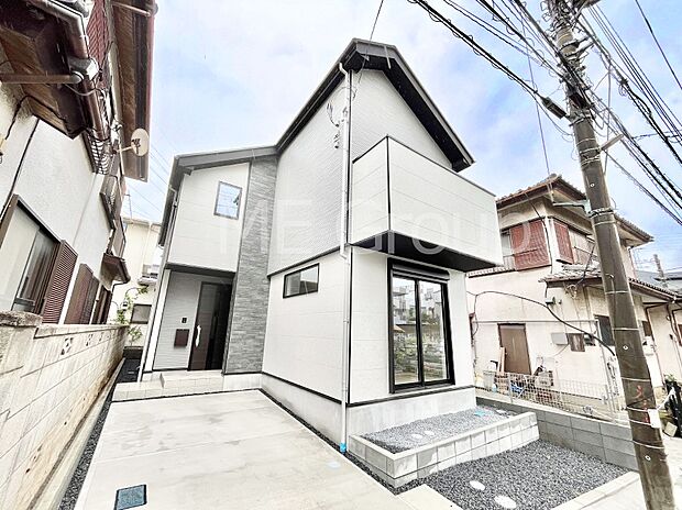 ~Exterior~ 千葉都市モノレール2号線「穴川」駅徒歩3分!駅近の利便性と豊かな自然を享受する住環境のもと、彩り豊かな快適な暮らしは家族を笑顔にしてくれそうです。