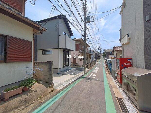 ～Exterior～　前面道路：北西 3.8m 公道　前面道路は閑静な住宅地をはしる車通りの少ない道路。駐車の出し入れもらくらくです！ご不明点・現地見学のご希望は、お気軽にお問い合わせください！