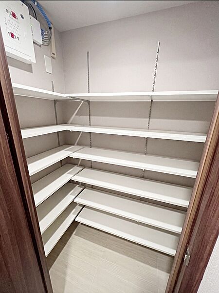 ～Shoes Cloak～　玄関にはシューズクロークもあるのでベビーカーなどの大きな荷物もスッキリ収納出来ちゃいます♪※CG加工後