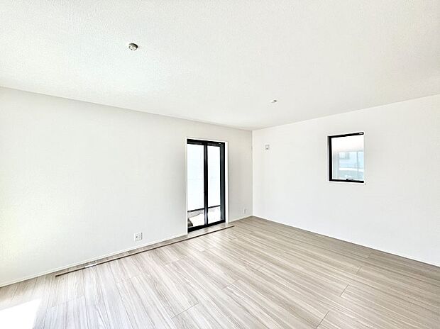 ◆1号棟◆～Living～　豊かな陽光がこの場所を照らしだす。光溢れるこの空間はみんなの笑顔が集う場所、時を忘れ、つきることのないたわいもない会話を楽しむ時間、たくさんの思いが綴られる場所。
