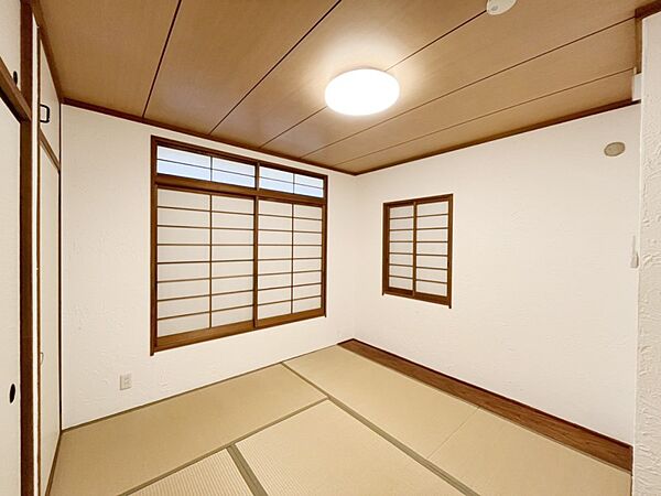 ～Japanese Room～  和室が持つ特別な時間、麗らかな春のやわらかな時、冬枯れの時がもたらす凛とした時間、経る年月によって表情を変える特別な場所、家族みんなのお気に入りの空間。