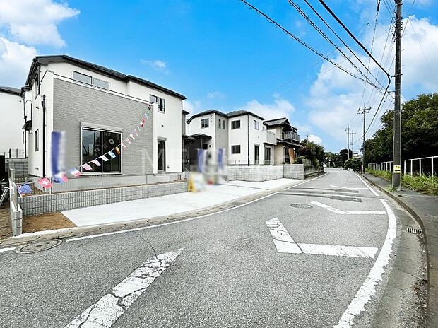 ◆C・D号棟◆~Exterior~ 前面道路:北東 3.81m 公道 住宅地になっているので車量も少なく、静かな立地です。子育て環境も良好です♪♪周辺環境もあわせてご案内させて頂きます。