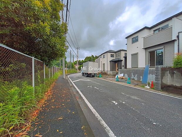 ◆C・D号棟◆～Exterior～　前面道路：北東 3.81m 公道　住宅地になっているので車量も少なく、静かな立地です。子育て環境も良好です♪♪周辺環境もあわせてご案内させて頂きます。
