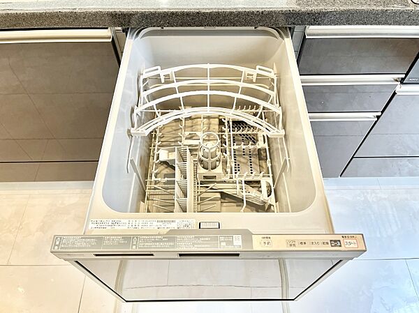 面倒なお片づけは食洗機にお任せ！家事の負担が減って、時間にも気持ちにもゆとりができます。