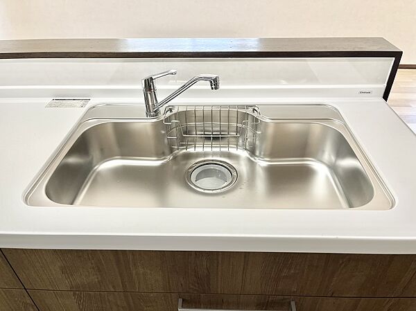 広々としたシンクでお料理やお皿洗いもラクラク快適に！