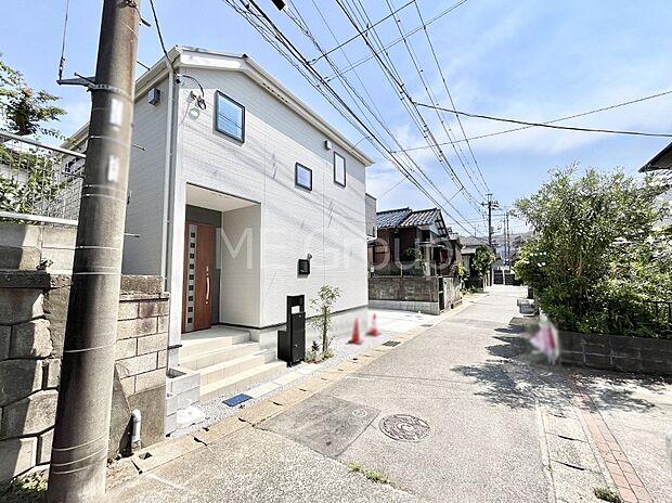 ~Exterior~ 前面道路:北西 4m 公道 住宅地になっているので車量も少なく、静かな立地です。子育て環境も良好です♪♪周辺環境もあわせてご案内させて頂きます。