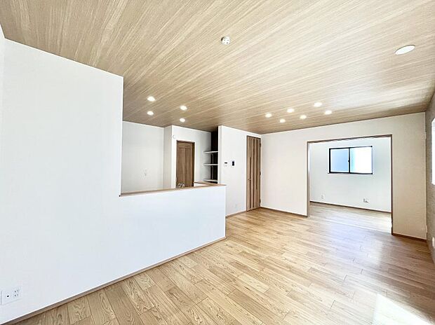 ◆B号棟◆~Living~ ここにはみんなが集い、食事と楽しい会話が始まる。話に夢中になりすぎて、ついつい時を忘れ夜半過ぎになってしまう。そんな束の間の幸せを感じさせてくれる場所でありたい。