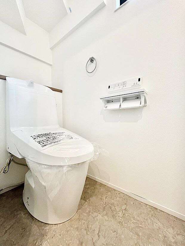 ～Toilet～　綺麗・スッキリ・快適なウォシュレット付トイレでくつろげる空間です。トイレは毎日使わざるを得ないもの。いつも清潔を保ちたいですね。トイレが2ヶ所あるので朝の混雑時に便利です！