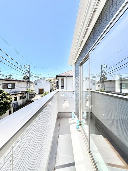 ゆったりバルコニーだから沢山お洗濯ものを干せます。