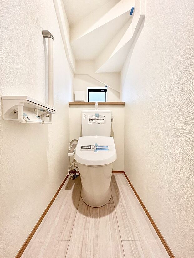 明るく清潔感のあるトイレです。