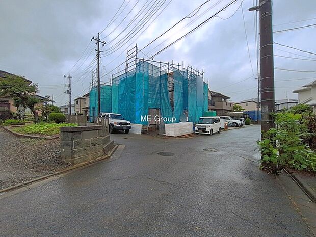 ～Exterior～　前面道路：北西 4.01m 公道　前面道路は閑静な住宅地をはしる車通りの少ない道路。駐車の出し入れもらくらくです！ご不明点・現地見学のご希望は、お気軽にお問い合わせください！