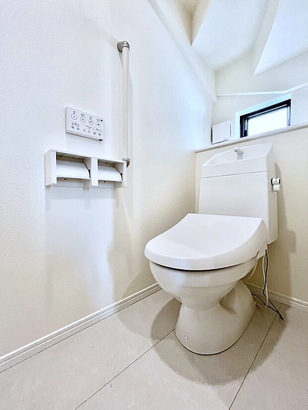 ◆No.1◆~Toilet~ 清潔感のある水回り♪トイレはウォシュレット付きです◎トイレは毎日使わざるを得ないもの。いつも清潔を保ちたいですね。トイレが2ヶ所あるので朝の混雑時に便利です!