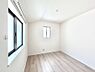 子供部屋：～Bed Room～　子供部屋はお子様にとって大変重な役割があります。子供一人で過ごす空間を与えることで、宿題や勉強時間も自然と増えまた自ら部屋の片付けや掃除なども促すことに繋がります。