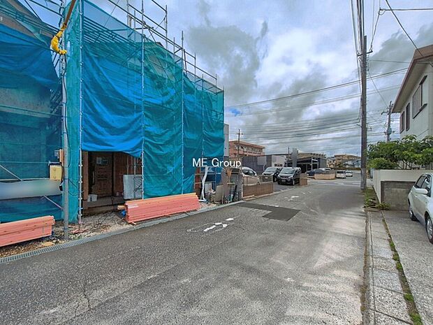 ～Exterior～　前面道路は閑静な住宅地をはしる車通りの少ない道路。駐車の出し入れもらくらくです！ご不明点・現地見学のご希望は、お気軽にお問い合わせください！