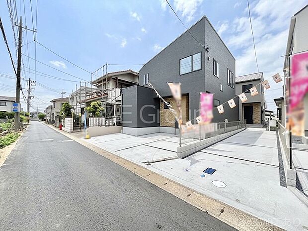 ～Exterior～　前面道路：北西 4m 公道　前面道路は閑静な住宅地をはしる車通りの少ない道路。駐車の出し入れもらくらくです！ご不明点・現地見学のご希望は、お気軽にお問い合わせください！