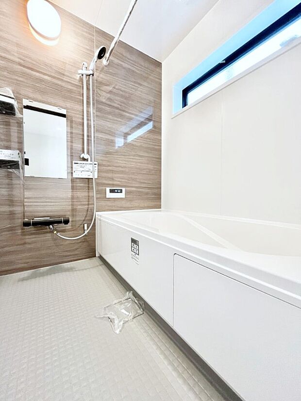 ◆3号棟◆～Bath Room～　足を伸ばして入浴することが可能！一日の疲れを癒す貴重なバスタイムです。お子様とご一緒でも十分な広さなので、リビングとは違った家族団欒のひと時をお楽しみいただけます。