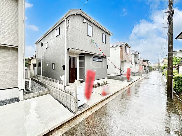 ~Exterior~ 前面道路は閑静な住宅地をはしる車通りの少ない道路。駐車の出し入れもらくらくです!ご不明点・現地見学のご希望は、お気軽にお問い合わせください!