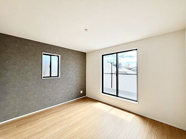◆2号棟◆～Bed Room～　「今日も一日お疲れ様」とご夫婦でゆったりくつろげる寝室。毎日の家事やお仕事に疲れた日はフカフカのベットで癒されてください。本棚をおいても快適な広さが自慢♪
