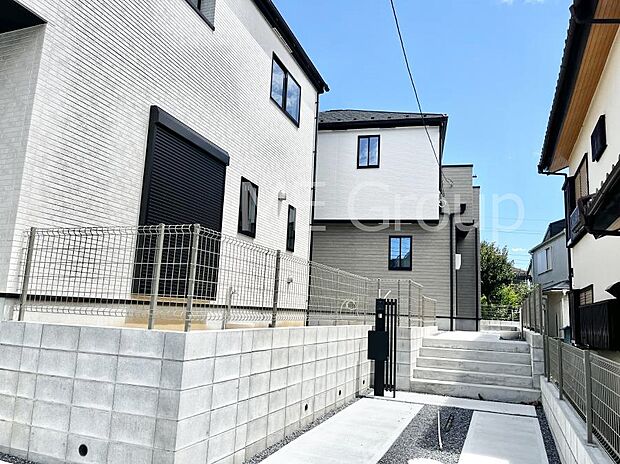 ◆2号棟◆~Exterior~ 閑静な住宅地で子育て家族にピッタリ。毎日のお散歩も快適な緑に恵まれたエリアで、自然に包まれた穏やかな暮らしを実現するための、ゆとりある住環境が整っています。