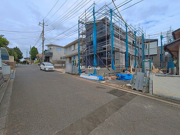 ～Exterior～　前面道路：北西 5.99m 公道　前面道路は閑静な住宅地をはしる車通りの少ない道路。駐車の出し入れもらくらくです！ご不明点・現地見学のご希望は、お気軽にお問い合わせください！