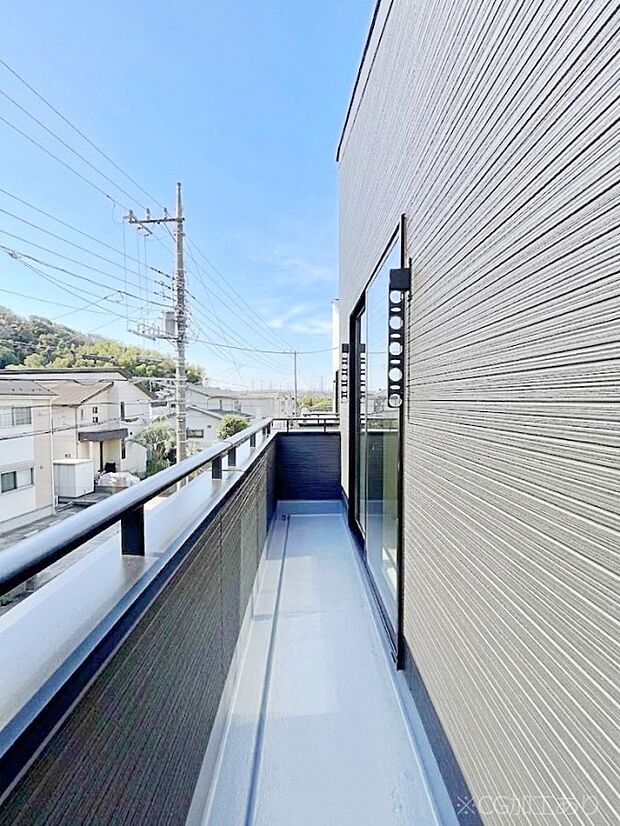 暖かな陽光が降り注ぐバルコニーはお洗濯におすすめ。爽やかな風も心地よいです。 