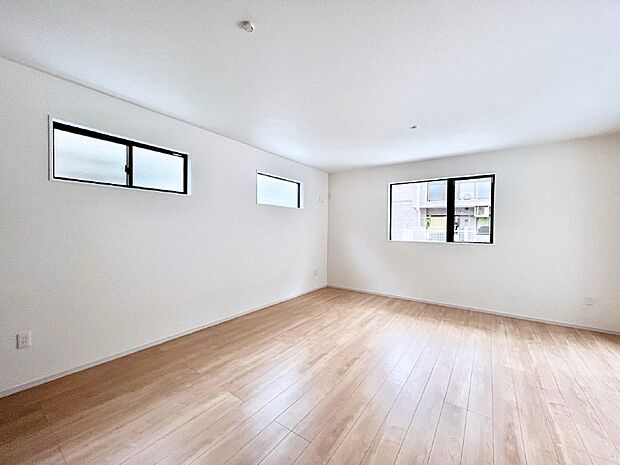 ◆2号棟◆~Living~ 豊かな陽光がこの場所を照らしだす。光溢れるこの空間はみんなの笑顔が集う場所、時を忘れ、つきることのないたわいもない会話を楽しむ時間、たくさんの思いが綴られる場所。