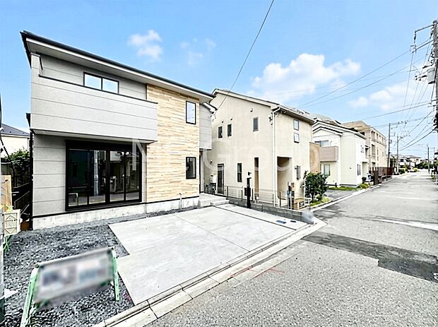 ～Exterior～　前面道路：北東 3.06m 公道　前面道路は閑静な住宅地をはしる車通りの少ない道路。駐車の出し入れもらくらくです！ご不明点・現地見学のご希望は、お気軽にお問い合わせください！