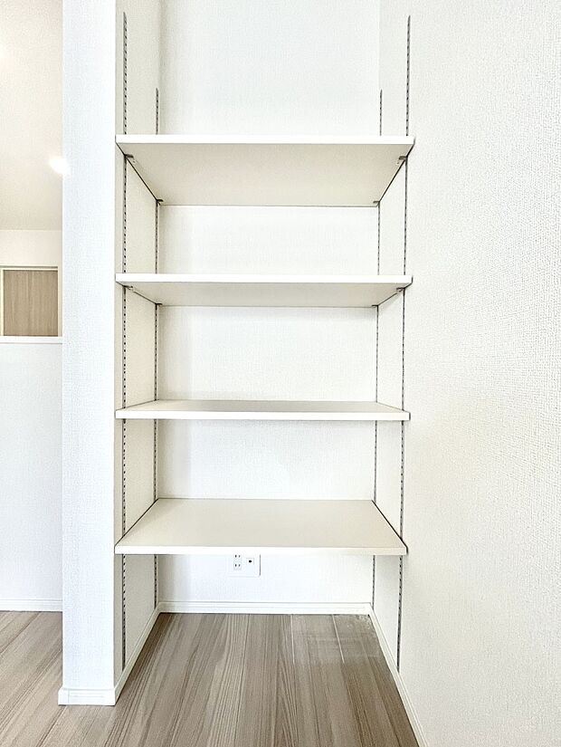 ◆2号棟◆リビング収納。ここに収納があると物が集まるLDKがスッキリ片付きそうですね。