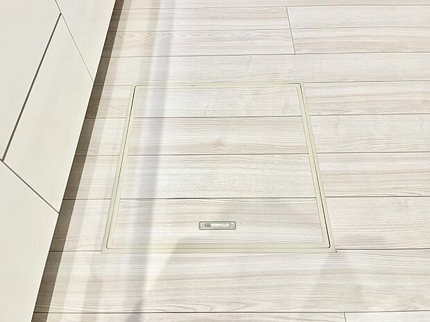 床下収納付き!日用品・非常用品の収納にも大活躍。
