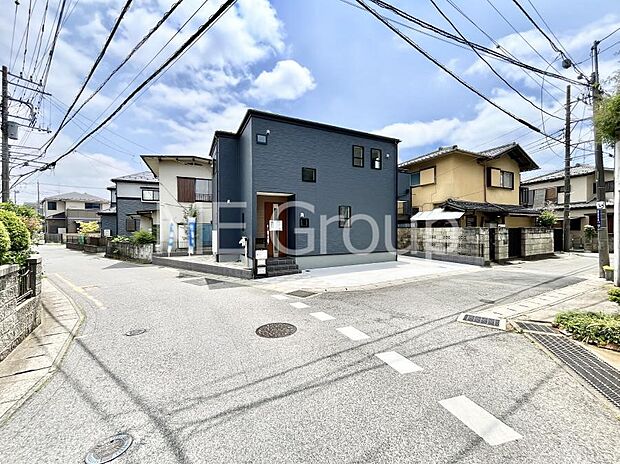 ~Exterior~ 前面道路は閑静な住宅地をはしる車通りの少ない道路。駐車の出し入れもらくらくです!ご不明点・現地見学のご希望は、お気軽にお問い合わせください!