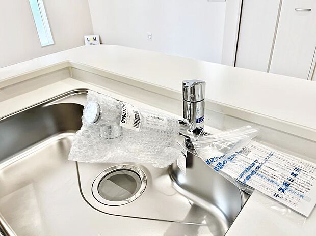 いつでも清潔なおいしいお水を。一つの水栓で水道水と浄水を使い分け。