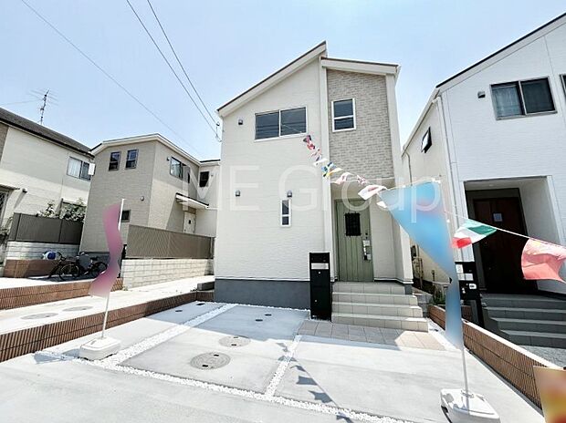 ~Exterior~ 一戸建ての大きなメリットは、自分達の「土地」を「自由に」使える事です。ガーデニングやDIY,車やバイクの趣味など様々な用途で利用できます。