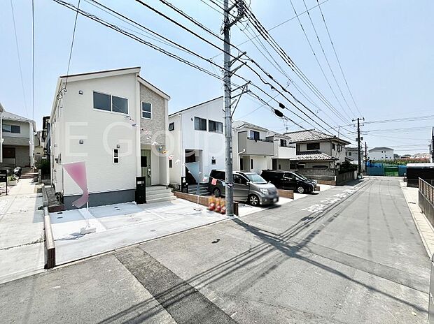~Exterior~ 前面道路は閑静な住宅地をはしる車通りの少ない道路。駐車の出し入れもらくらくです!ご不明点・現地見学のご希望は、お気軽にお問い合わせください!