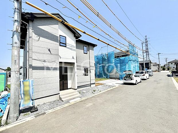 ~Exterior~ 前面道路は閑静な住宅地をはしる車通りの少ない道路。駐車の出し入れもらくらくです!ご不明点・現地見学のご希望は、お気軽にお問い合わせください!
