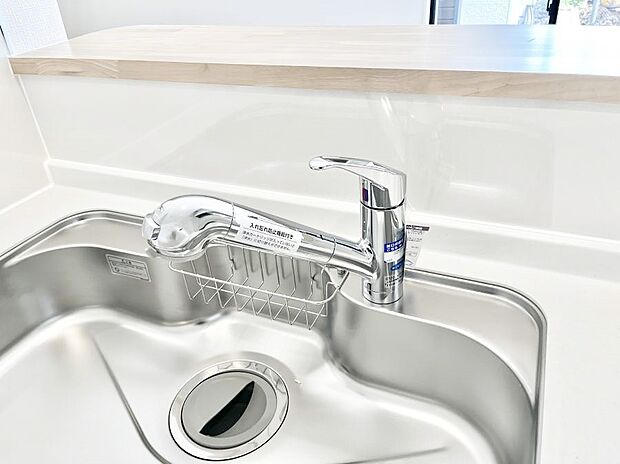 いつでも清潔なおいしいお水を。一つの水栓で水道水と浄水を使い分け。