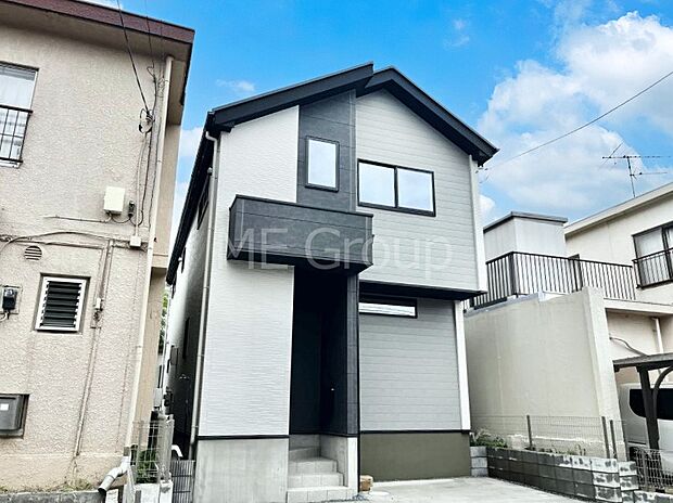 ~Exterior~ 閑静な住宅地で子育て家族にピッタリ。 毎日のお散歩も快適な緑に恵まれたエリアで、自然に包まれた穏やかな暮らしを実現するための、ゆとりある住環境が整っています。