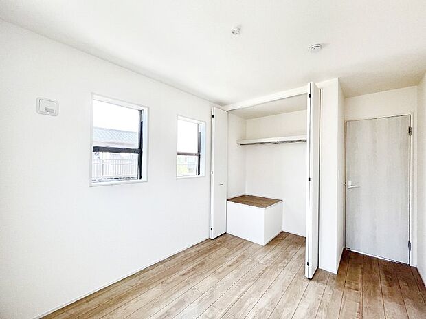 ◆1号棟◆～Bed Room～　マンションと違い部屋数が多いのが戸建てのメリットです。ご家族が増えたことで手狭に感じていた住まいも戸建てでは各居室プライバシーを保つことができます。