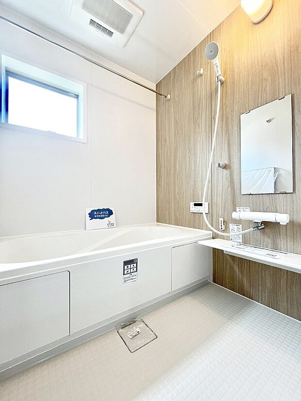 ◆1号棟◆～Bath Room～　足を伸ばして入浴することが可能！一日の疲れを癒す貴重なバスタイムです。お子様とご一緒でも十分な広さなので、リビングとは違った家族団欒のひと時をお楽しみいただけます。