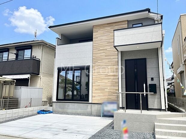 シンプルで落ち着きのある建物は住むかたの個性でオリジナルなものになっていきます。 