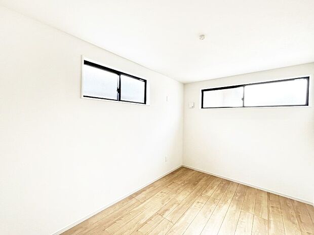 ◆2号棟◆~Bed Room~ 子供部屋はお子様にとって大変重な役割があります。子供一人で過ごす空間を与えることで、宿題や勉強時間も自然と増えまた自ら部屋の片付けや掃除なども促すことに繋がります。