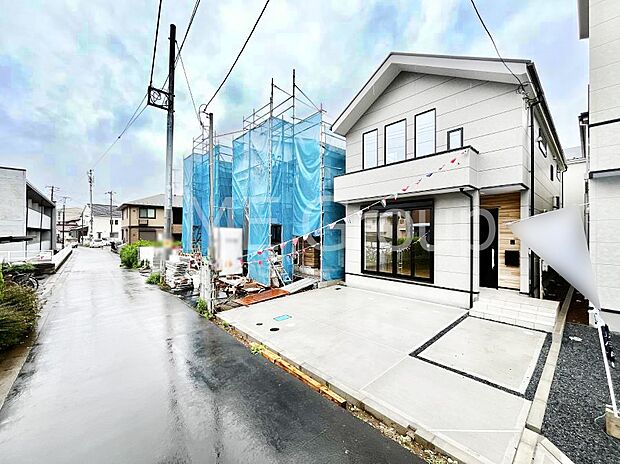 ~Exterior~ 前面道路は閑静な住宅地をはしる車通りの少ない道路。駐車の出し入れもらくらくです!ご不明点・現地見学のご希望は、お気軽にお問い合わせください!