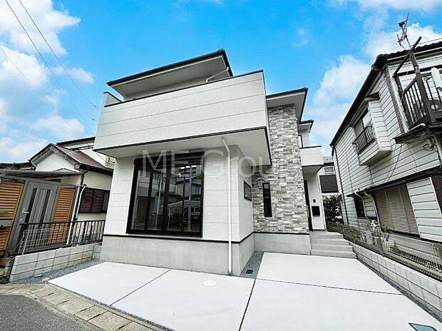 ～Exterior～  閑静な住宅地で子育て家族にピッタリ。  毎日のお散歩も快適な緑に恵まれたエリアで、自然に包まれた穏やかな暮らしを実現するための、ゆとりある住環境が整っています。