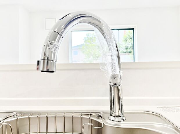 センサーに手をかざすだけで吐水・止水ができるタッチレス水栓