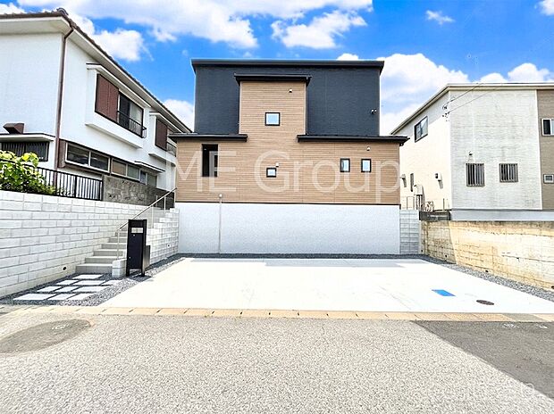 ~Exterior~ 閑静な住宅地で子育て家族にピッタリ。 毎日のお散歩も快適な緑に恵まれたエリアで、自然に包まれた穏やかな暮らしを実現するための、ゆとりある住環境が整っています。