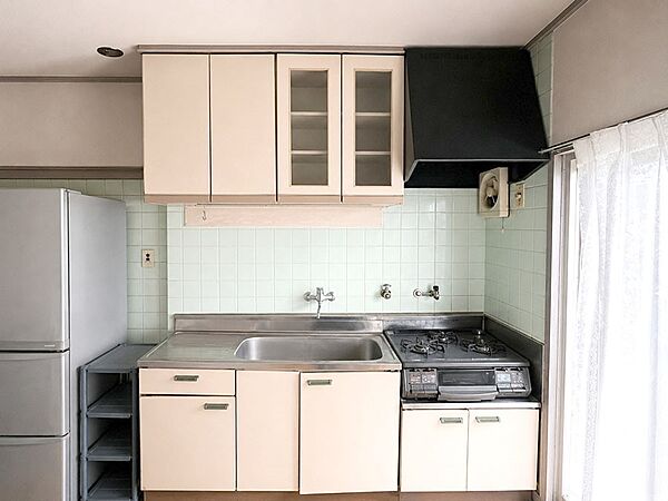 ～Kitchen～　広くて使いやすいキッチンなら家族でいっしょに料理をつくったり、後片付けも手間なくできちゃいます♪収納もたっぷりあるので、いつもすっきりと清潔な印象を保てます。